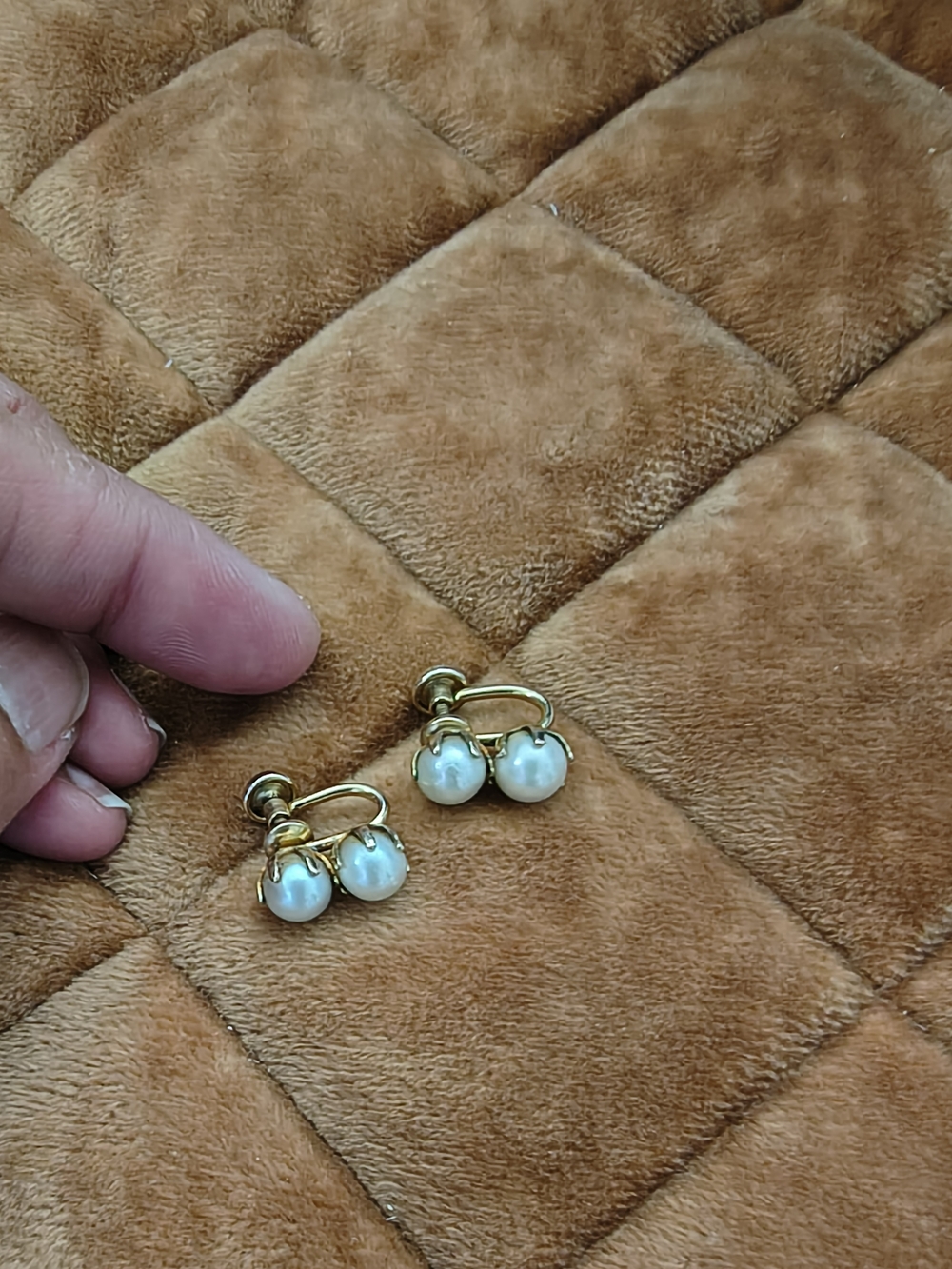 Vintage Gold Pearl Screw-Back Earrings - Classic Women Jewelry